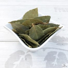 Laurel leaves whole (pressed bales)