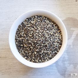 Cracked black pepper goes well with grilled and traditionally prepared dishes.