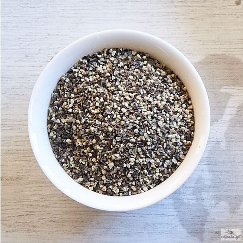 Cracked black pepper goes well with grilled and traditionally prepared dishes.
